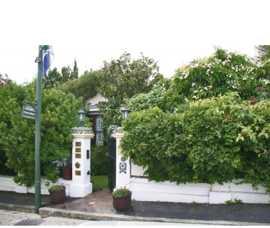 4 Bedroom Property for Sale in Green Point Western Cape